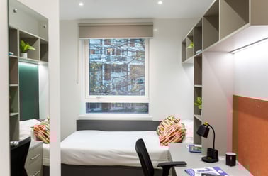 Kennington Lane, Elephant & Castle, London - Image 2